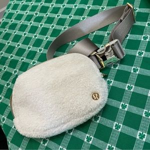 Lululemon Everywhere Fleece Fuzzy Belt Bag Ivory